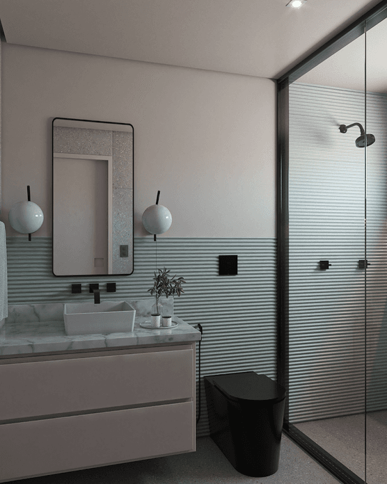 Bancada de mármore com torneira preta, vasos brancos e reflexo do revestimento verde